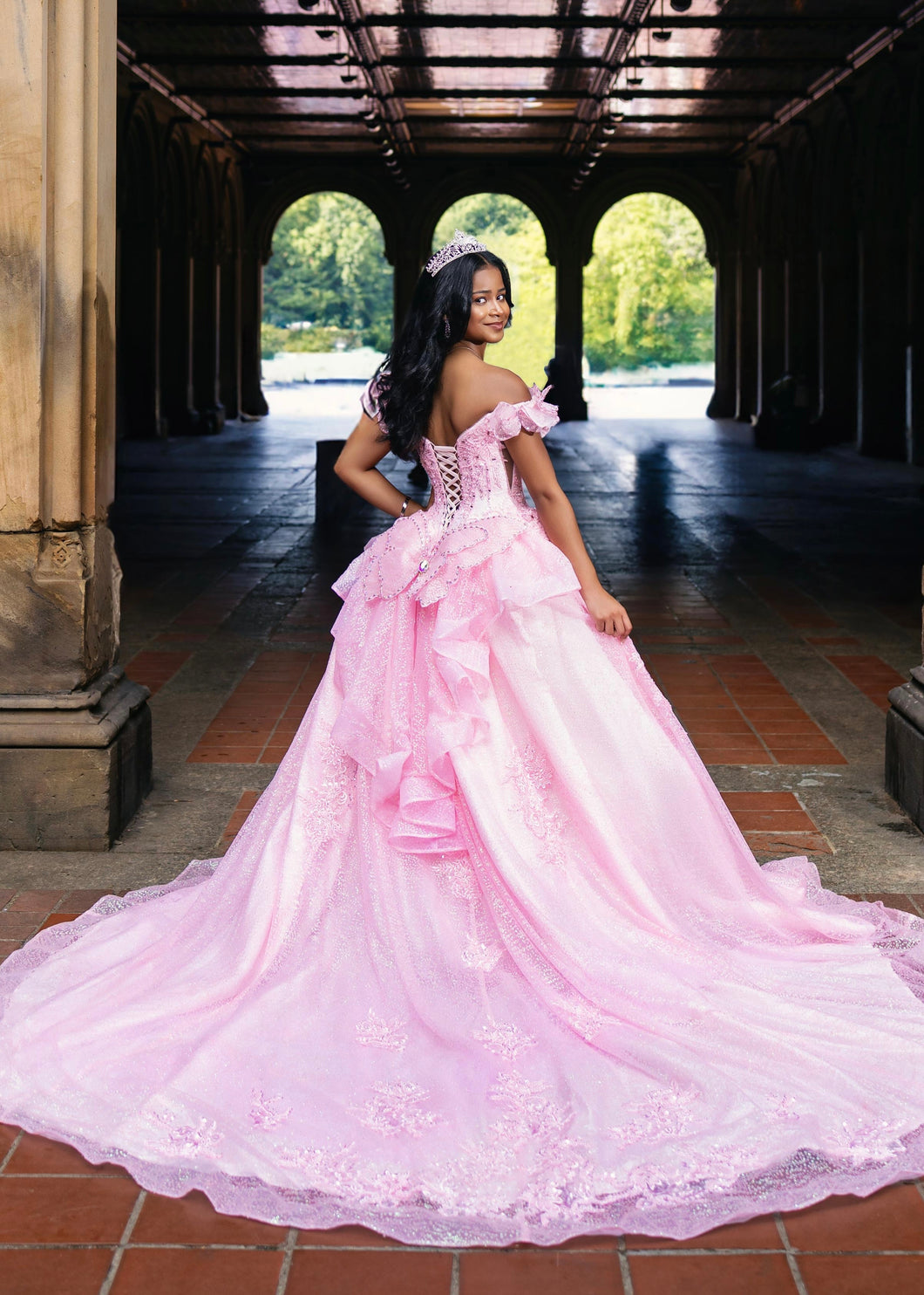 PRINCESA BALL GOWN *RENTAL*