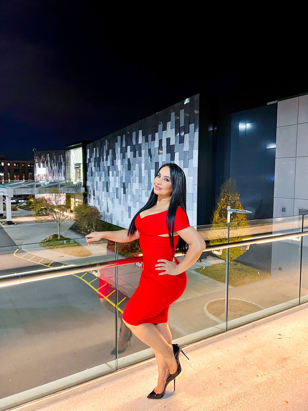 Sweetheart Bandage Midi Dress// Red